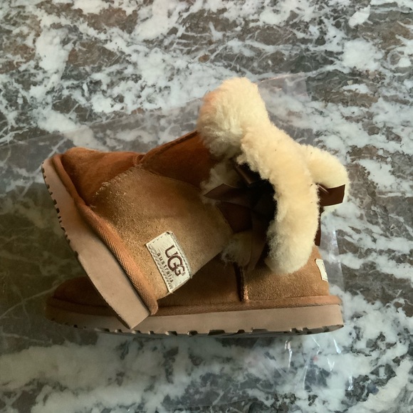 Womans Uggs Mini Bailey Bow II Water Resistant Bootie - Picture 4 of 8
